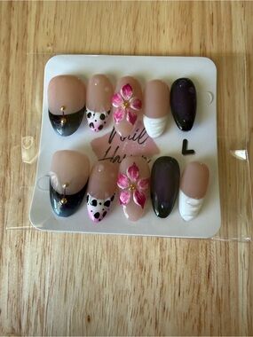 Floral Accent Nude & Purple Press-On Nail Set